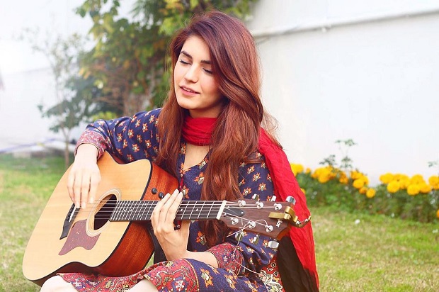 Momina Mustehsan Playing_Guitar