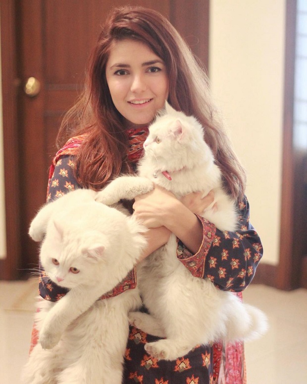 Momina Mustehsan with cats