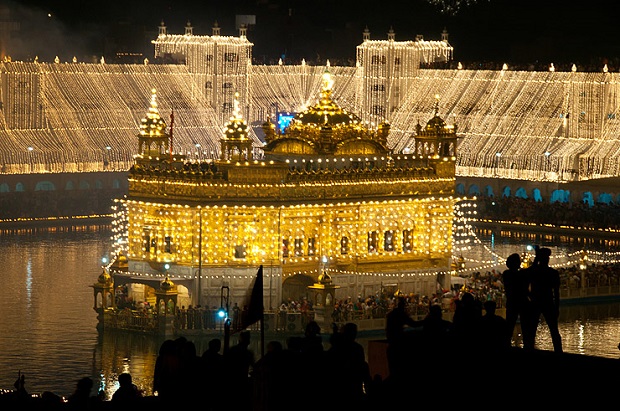 golden-temple-in_diwali