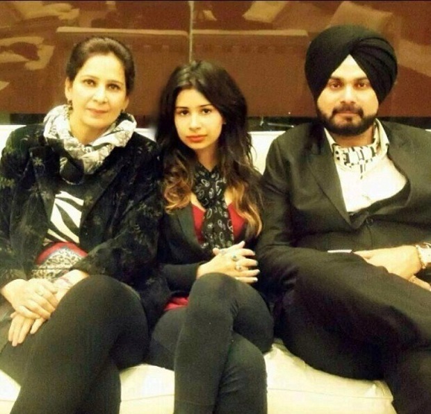 rabia-sidhu-with-her-mom-and-dad