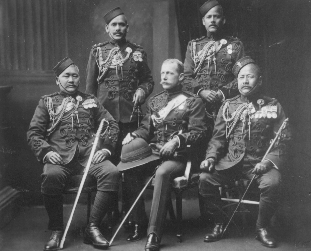 queens-gurkha-orderly-officers