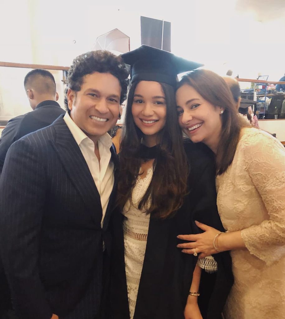 27 Rare And Unseen Pictures Of Sachin's Beautiful Daughter Sara Tendulkar