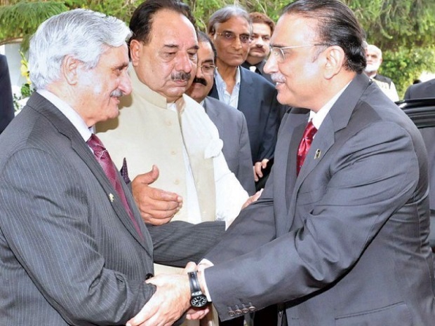 आसिफ जरदारी-प्राप्त-दर-आजाद-कश्मीर राष्ट्रपति और प्रधानमंत्री मंत्री