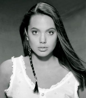 28 Stunning Photos Of Angelina Jolie From Her First Photo Shoot When ...