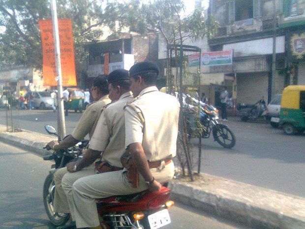 शांत-भारतीय-पुलिस-10