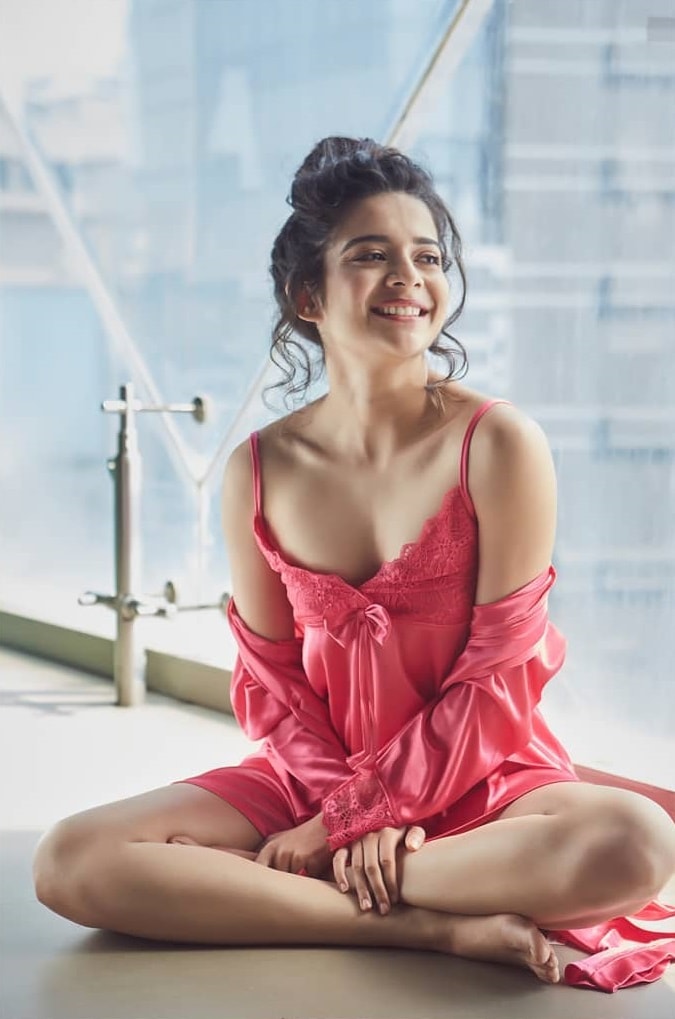 Photos Of Beautiful And Charming Mithila Palkar That Has Caught Our Attention