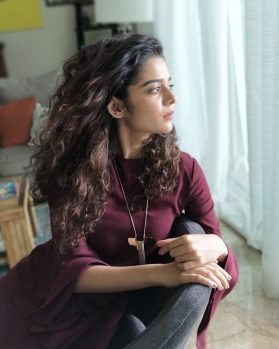27 Photos Of Beautiful And Charming Mithila Palkar That Has Caught Our ...