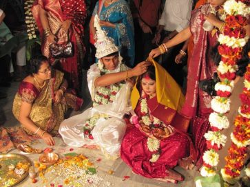 16 Extremely Strange Wedding Traditions That You Will Find Only In India