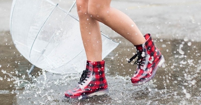 footwear for ladies in rainy season