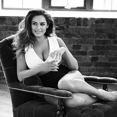 She has the Perfect Figure in the World According to Scientists Kelly Brook  - Bollywoodvisit.com