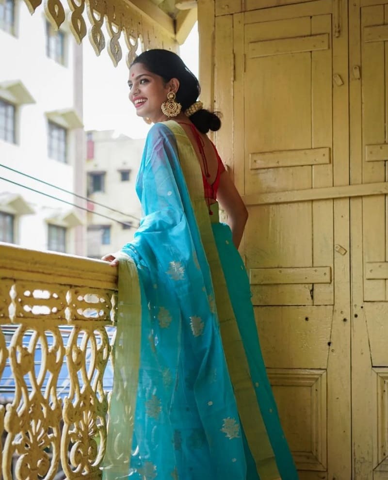 6 Picture Pose ideas for Sarees 😍😍 Which one is your Favourite? . .... |  TikTok