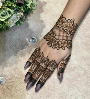 31 Flower Mehndi Design That Are Trending Right Now