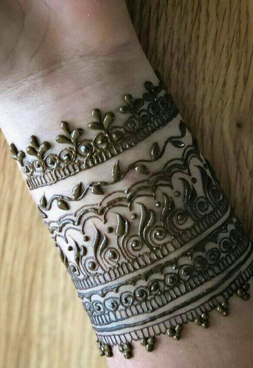 Bracelets #hennabyqsk #henna #hennaart #hennatattoo #hennaartist #bracelet  #jewlery #fashion #pro #matchin… | Wrist henna, Henna tattoo hand, Henna  inspired tattoos