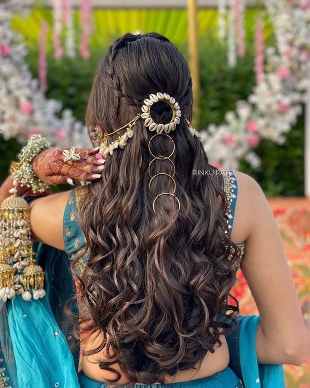 Ezwed has everything a South Indian bride needs to plan her Dream wedding!  Wedding… | Wedding blouse designs, South indian wedding hairstyles, Indian  bridal lehenga