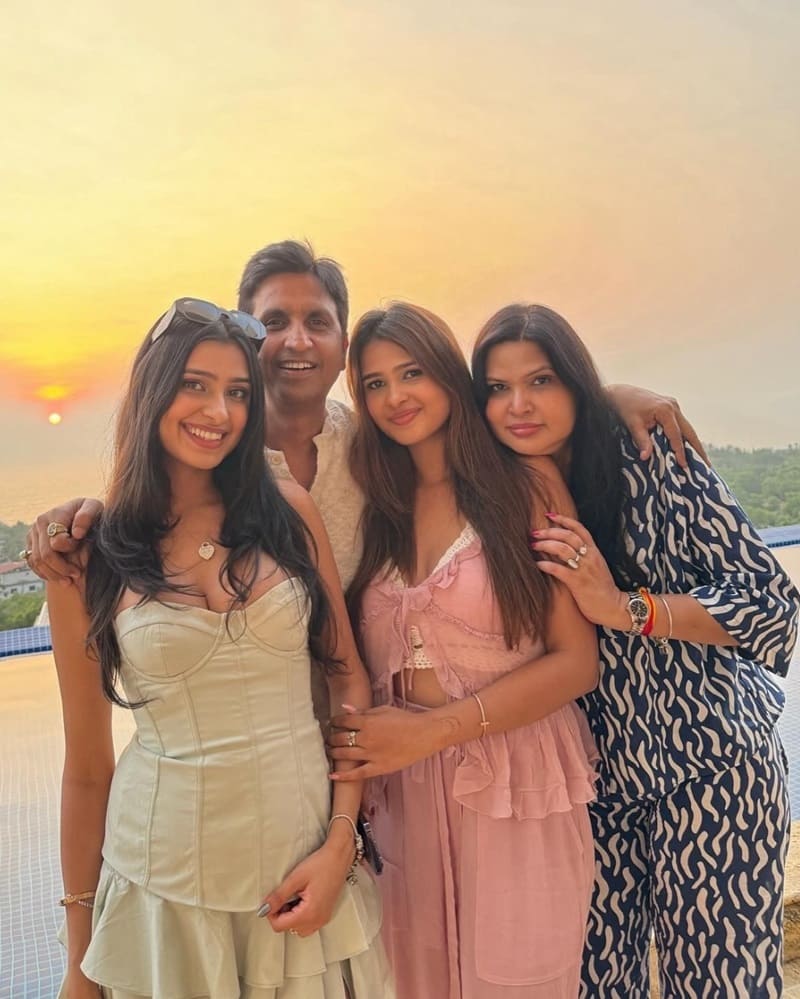 Kumar Vishwas' Daughter's Photos In Western Dress Go Viral As He Slams ...